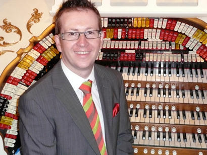Chris McPhee at the Capri Wurlitzer organ