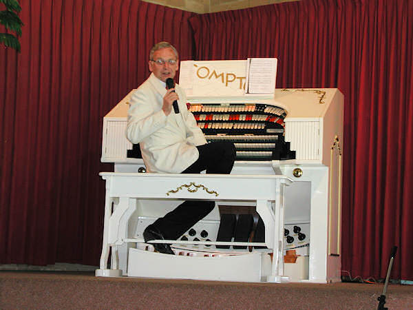 Len Rawle at the console at the 2008 Anniversary concert